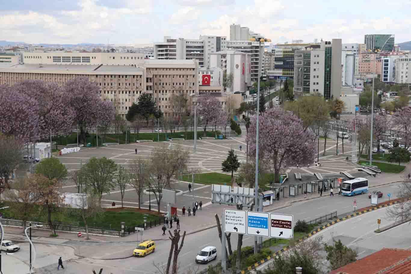 Sokağa çıkma yasağının sona ermesiyle hayat normale döndü Sokağa çıkma yasağının sona ermesiyle hayat normale döndü